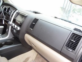 2010 TOYOTA SEQUOIA LIMITED WHITE 5.7L AT 4WD Z18033